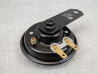 Klaxon moto noir adaptable 6V / 90mm de diamètre