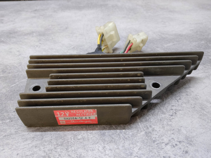 Régulateur / Rectifieur pour CBX750F 84/86 HONDA 31600-MJ0-611 OCC2