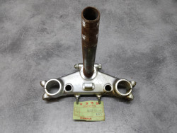 Té de fourche inférieur CBX1000 *NOS* 1979 HONDA 53200-422-610 NOS