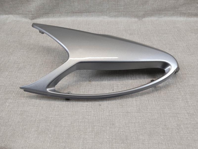 Calandre latérale droite Honda SH125 2005-2008 Gris | 81151-KTF-640ZB