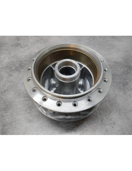 Moyeu de roue arrière CB100 CB125 CL100 CL125 MT125 ST90 HONDA 42601-128-000