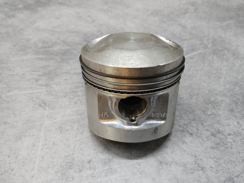 Piston cote +1 (D57.50) OCCASION avec segments XL125S HONDA 13105-437-000OCC