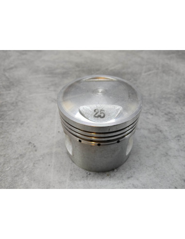 Piston 0.25 neuf ref exacte indéterminée (gravé 383 - 11)  HONDA 13102-383-XXX