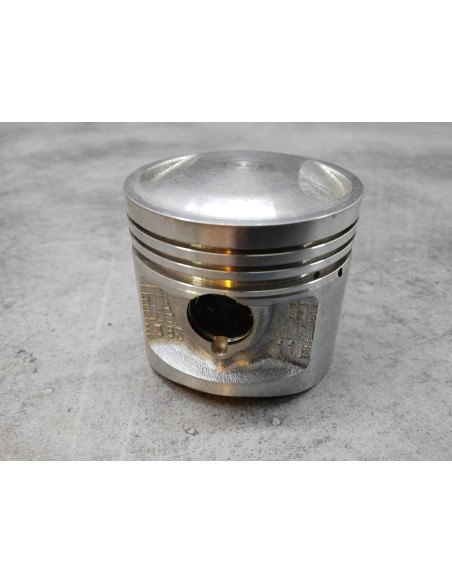 Piston 0.25 neuf ref exacte indéterminée (gravé 383 - 11)  HONDA 13102-383-XXX