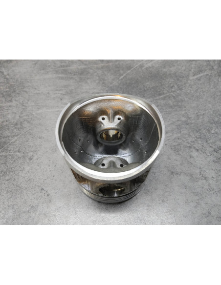 Piston 0.25 neuf ref exacte indéterminée (gravé 383 - 11)  HONDA 13102-383-XXX