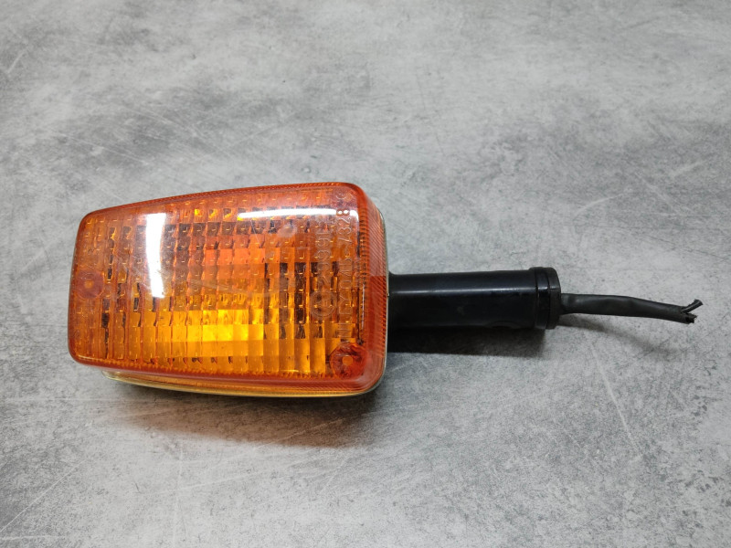 Clignotant complet avant Droit CBX400-550 idem 33400MA6629 HONDA 33400-MA6-622