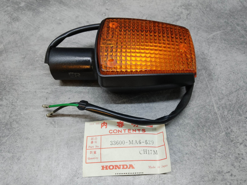 Clignotant AR droit de CBX400-550 HONDA 33600-MA6-629