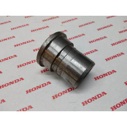 Entretoise dans cadre pour bras oscillant CB125K3/K5/JX HONDA 50157-303-000