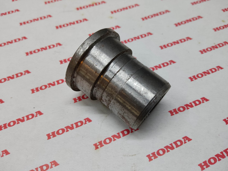 Entretoise dans cadre pour bras oscillant CB125K3/K5/JX HONDA 50157-303-000