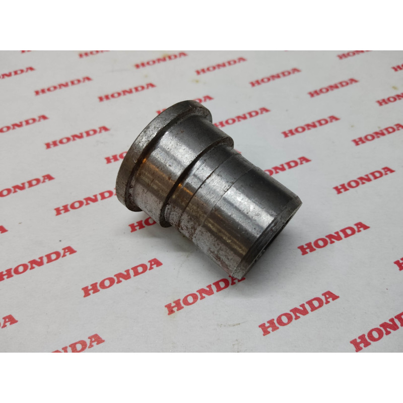 Entretoise dans cadre pour bras oscillant CB125K3/K5/JX HONDA 50157-303-000