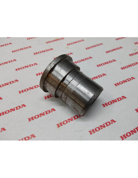 Entretoise dans cadre pour bras oscillant CB125K3/K5/JX HONDA 50157-303-000