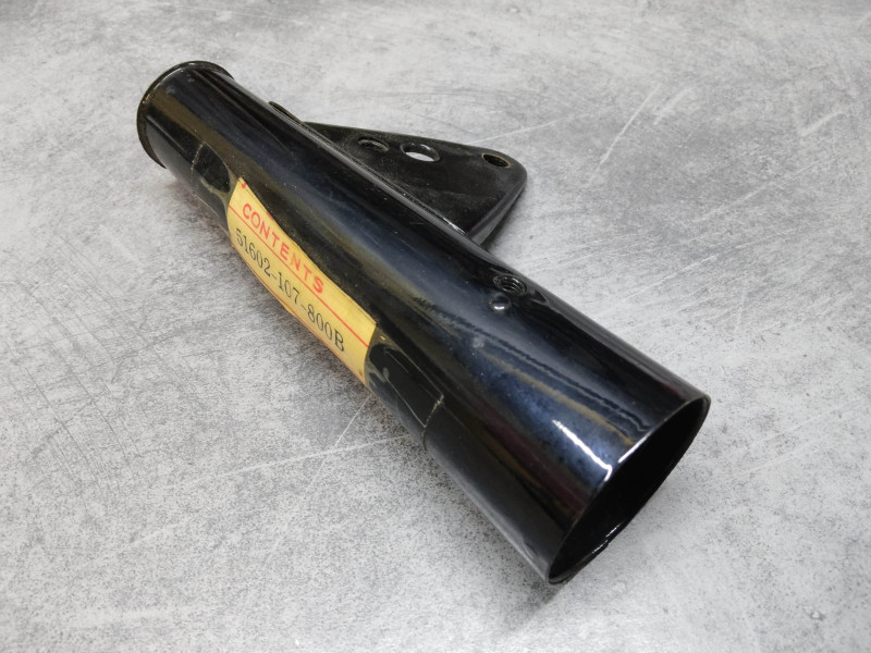 Patte de phare coté droit pour CB100K2 CB125S
