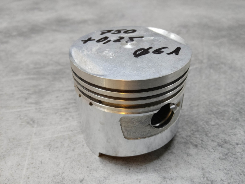 Piston cote 025 pour modèles CB750K0 à K6 69/76 HONDA 13102-300-020