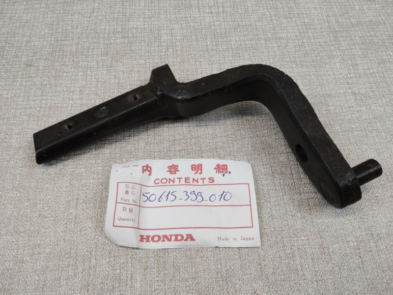 Barre repose pied coté droit CB125T/T2/TA/TB HONDA 50615-399-010