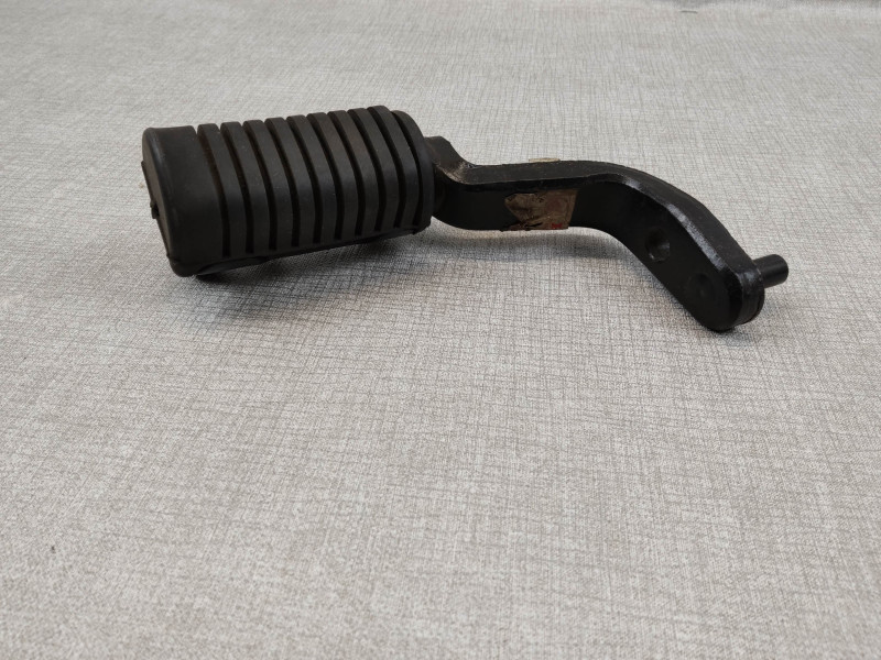 Repose-pied avant gauche Honda CB125T - Réf 50640-399-010