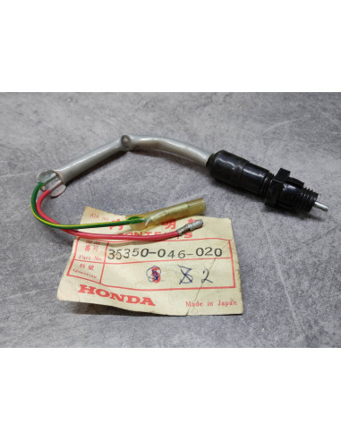 Contacteur feu stop arrière C90 CT90 SL70 XL70 HONDA 35350-046-020