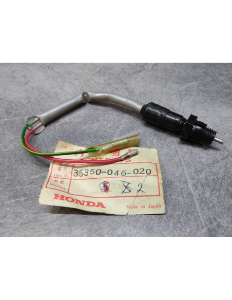 Contacteur feu stop arrière C90 CT90 SL70 XL70 HONDA 35350-046-020