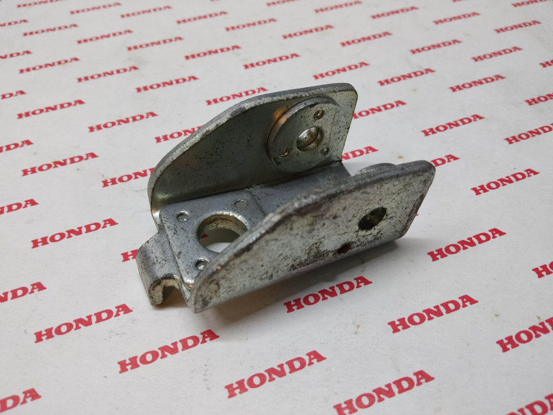 Chape de repose pied AR G/D pour 350K4 360G 500T... HONDA 95015-72200