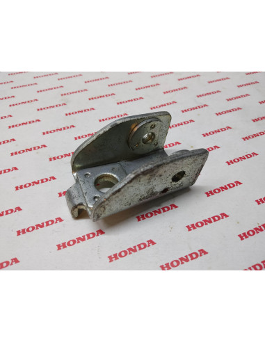 Chape de repose pied AR G/D pour 350K4 360G 500T... HONDA 95015-72200