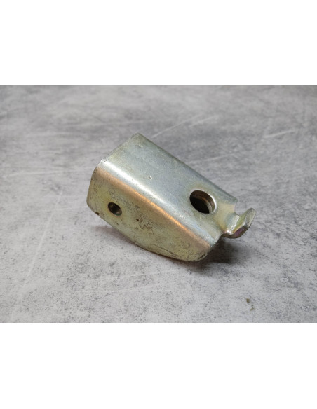 Chape de repose pied AR G/D pour 350K4 360G 500T... HONDA 95015-72200