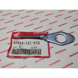 Tendeur de roue AR sur bras oscillant de C90M 93 HONDA 45544-141-850