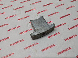 Butée tendeur roue AR bras oscillant CB500-CB550-CB750Four HONDA 52136-300-000