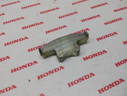 Butée tendeur  roue AR sur bras oscillant 350-400F 250-360G HONDA 52136-333-000