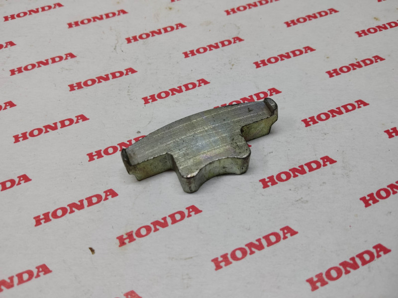Butée tendeur  roue AR sur bras oscillant 350-400F 250-360G HONDA 52136-333-000
