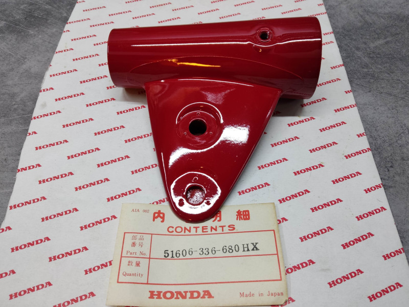 Patte de phare rouge coté gauche pour CB125K5 HONDA 51606-336-680HX