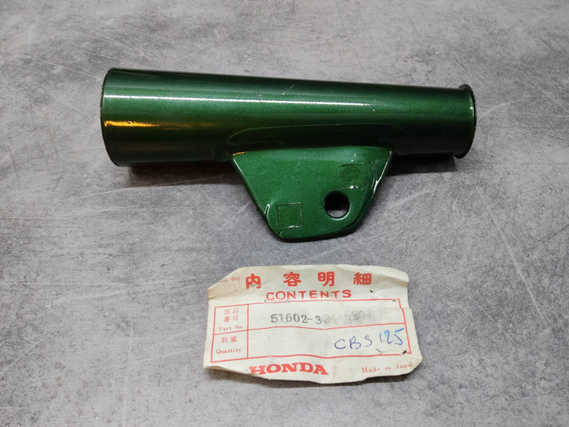 Patte de phare coté droit pour CB125S 51602324620EF HONDA 51602-324-620EF