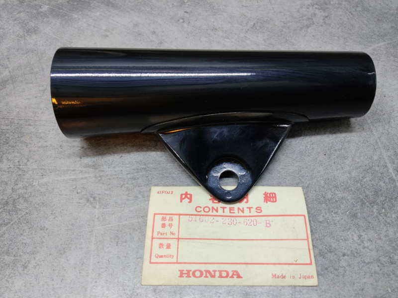 Patte de phare droite Honda CD125 CD175 - Réf. 51602-230-620B