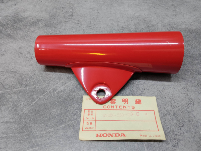 Patte de phare rouge coté gauche CD125 CD175 A/K0 HONDA 51606-230-620C