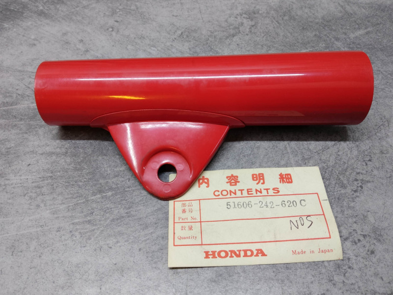 Patte de phare rouge gauche *NOS* CD125A HONDA 51606-242-620CNOS
