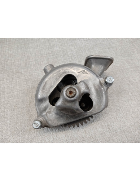 Pompe à huile occasion sans le caoutchouc CB125 T/T2 HONDA 15100-399-000 OCC