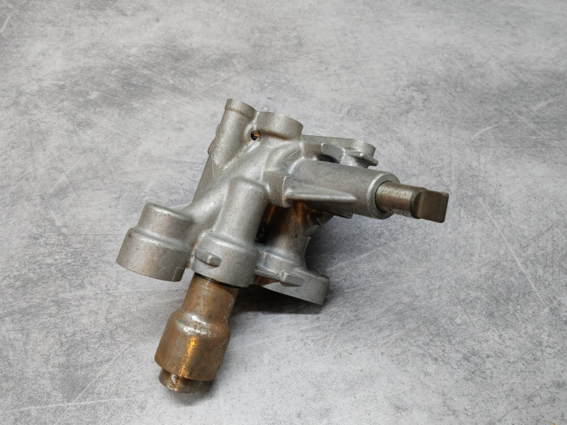 Pompe à huile VF500F 85/86 HONDA 15100-MF2-710