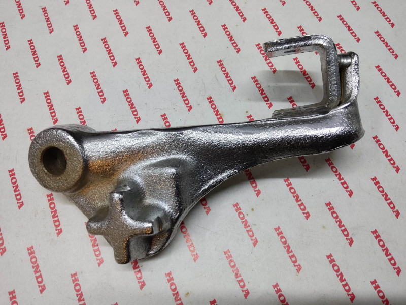 Support repose pied AV G pour CX500CZ/CA/CB HONDA 50625-449-000