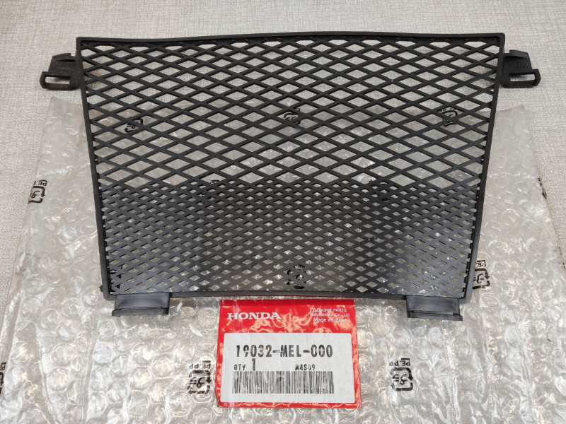 calandre de radiateur CBR1000 RR FIREBLADE 2004/2005 Neuve HONDA 19032-MEL-000