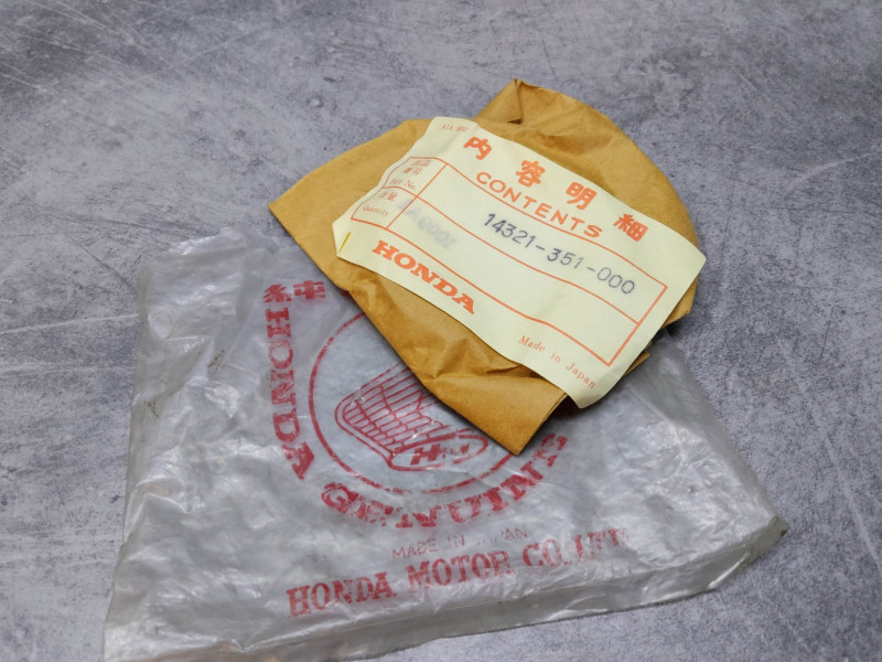 Pignon d'arbre à came CB125 AK3/B6/K2/K3/K5 CD125 CL125 HONDA 14321-351-000