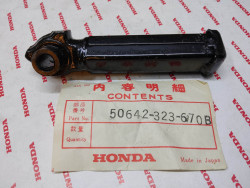 Tige repose pieds AV G pour CB500four CB550/K1/K2 HONDA 50642-323-670B