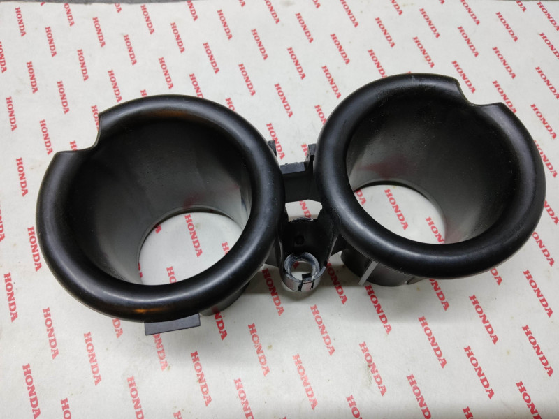 Element coté D montage de boite à air de CBR1000RR 2004-05 HONDA 17215-MEL-000