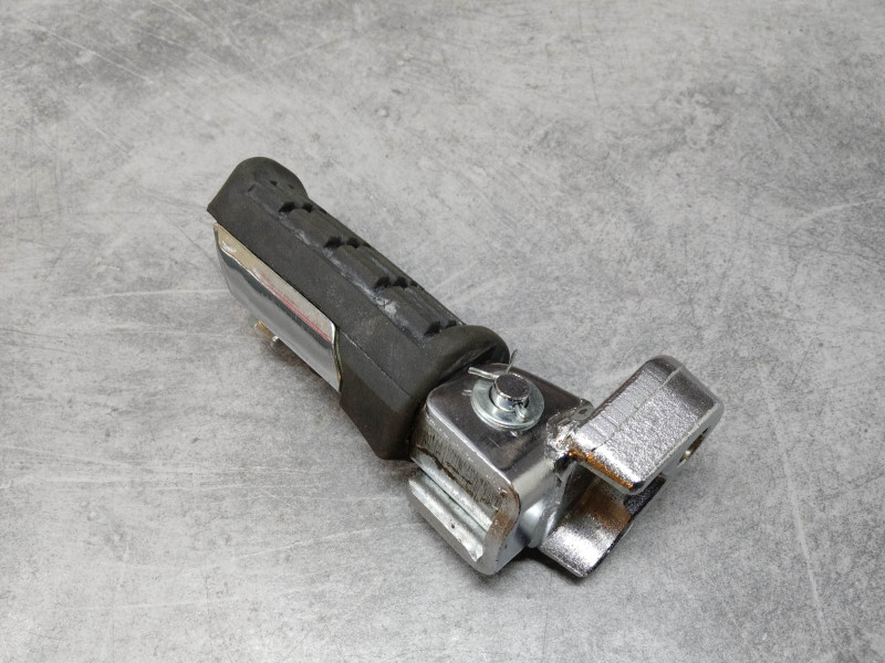 Repose pied droit VF700 VF750 83-85 HONDA 50630-MB2-010