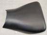 Selle HONDA CBR1000RR 2004-2005 NEUVE 77100-MEL-010 avec une trace sur le dessus