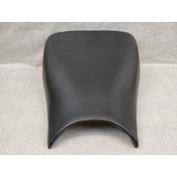 Selle HONDA CBR1000RR 2004-2005 NEUVE 77100-MEL-010 avec une trace sur le dessus