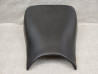 Selle HONDA CBR1000RR 2004-2005 NEUVE 77100-MEL-010 avec une trace sur le dessus
