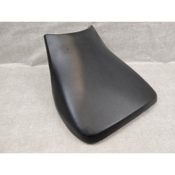 Selle HONDA CBR1000RR 2004-2005 NEUVE 77100-MEL-010 avec une trace sur le dessus