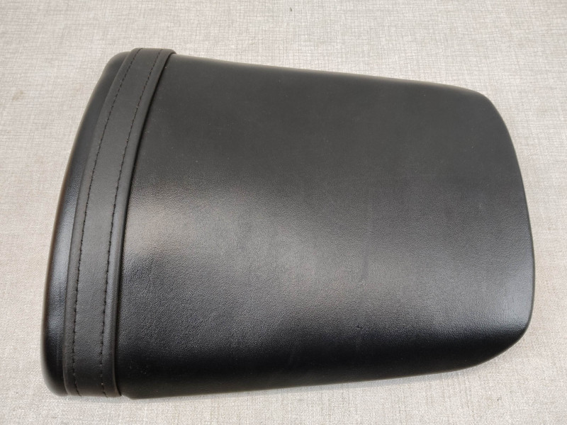 Selle passager neuve AVEC GRIFFURES LEGERES CBR1000 RR 04/05 HONDA 77300-MEL-010