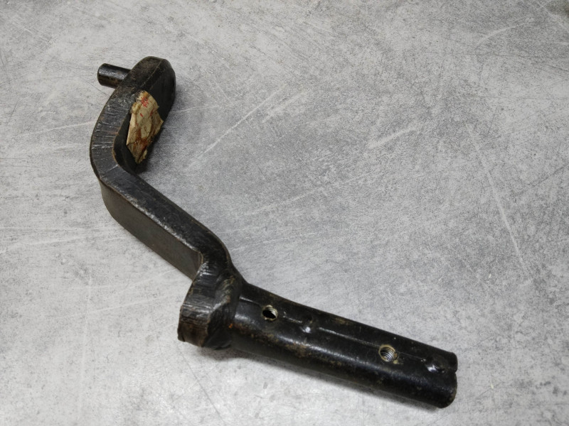 Support repose pied AV G pour CB125T/T2/TA/TB HONDA 50625-399-010