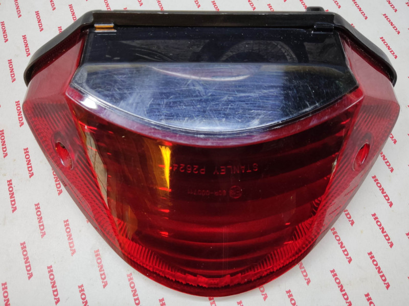 Boitier de feu arrière occasion incomplet TBE CB600F 03-06 HONDA 33701-MBZ-K00
