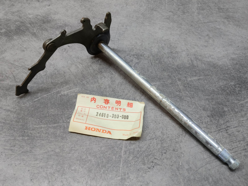 Axe de sélecteur CB125 AK3/K5 CD125  K3/K4 CL125K3 HONDA 246100-303-000