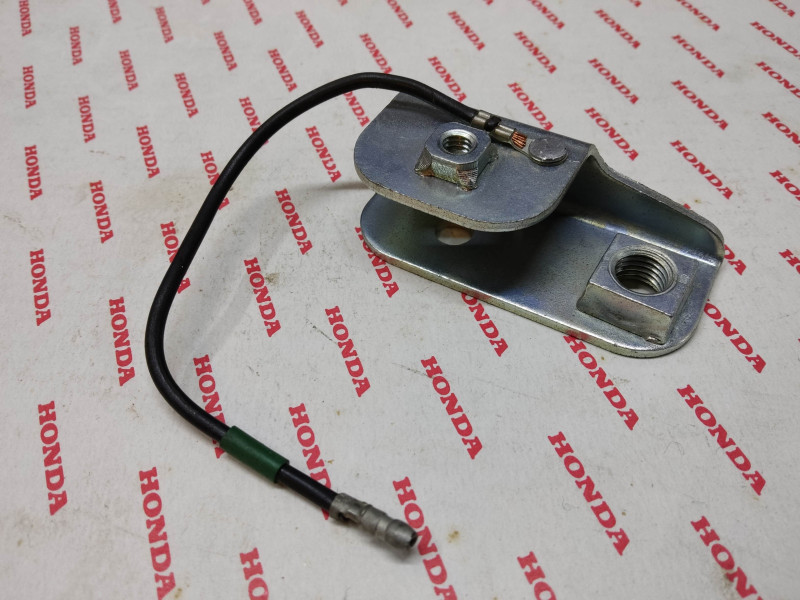 Support dans montage de clignotant de XL350 78 HONDA 33609-385-000